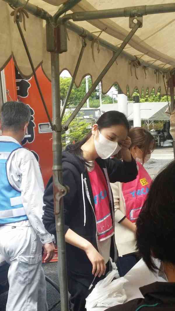 佐々木希さん、熊本県益城町で炊き出しに参加 「嬉しすぎる」と感動の声