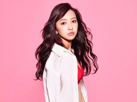 板野友美、「大赤字アイドル」へ!?　主演ホラー映画＆10周年フォトブックが相次いで大爆死