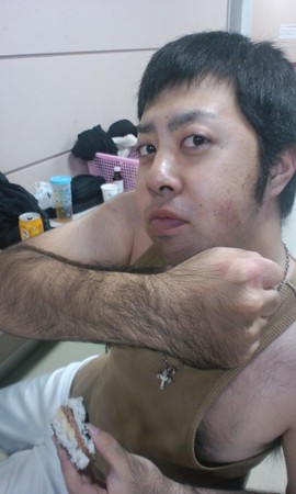 男性の腕・すね毛はあり？なし？