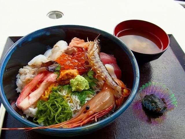 海老がピチピチ跳ねる！？三重のオススメ海鮮丼♡黒潮ダイニング – Collect