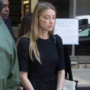ジョニー・デップ、アンバー・ハードに家庭内暴力？妻への接近禁止命令下る