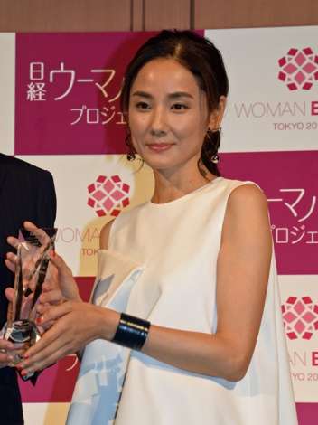 吉田羊、ファンの前で涙　熱愛報道で重圧？「外に出られないことある」