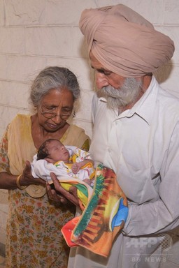 インド女性、70歳で第1子出産 79歳夫と体外受精で　写真8枚　国際ニュース：AFPBB News