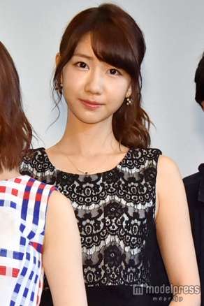 AKB48柏木由紀、胸の谷間がスゴすごるセクシービキニショットにファン大興奮！　「癒されます」
