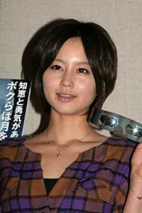 堀北真希、山本耕史の給与明細を見て衝撃？ 事務所移籍を決意か