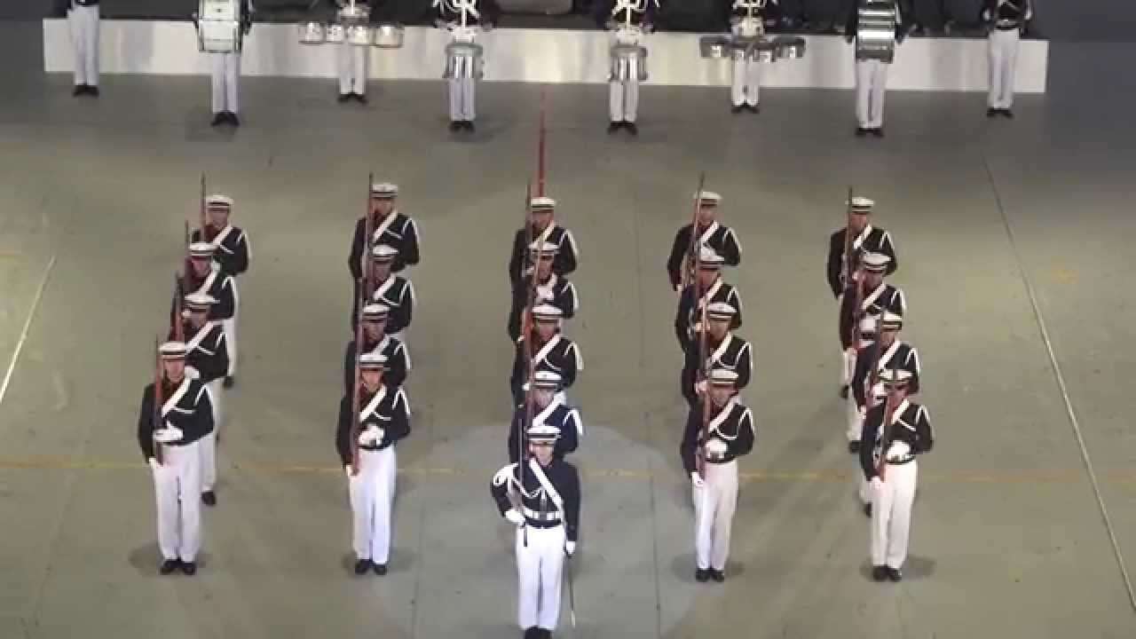 防衛大学校儀仗隊ファンシードリル(平成27年度自衛隊音楽まつり) - YouTube