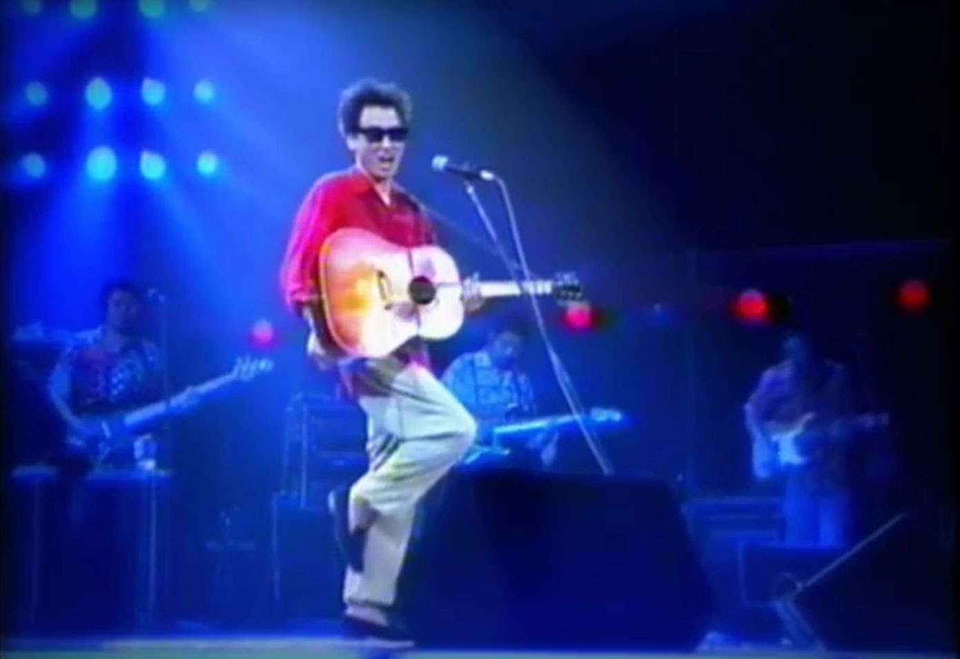 リバーサイドホテル　井上陽水 1992 SPARKLING BLUE （日本武道館） - YouTube