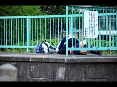 駅や電車内でのカップルのいちゃつきは犯罪？あまりにも度が過ぎれば「公然わいせつ罪」に