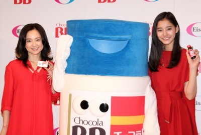 “奇跡の45歳”永作博美にCM共演の22歳・新木優子よりも「かわいい」の声