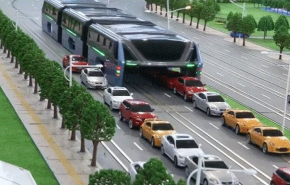 車飲みこんどるやないけ！渋滞中でもスイスイ進める未来型公共バスがハイテクエクスポで発表される（中国） : カラパイア