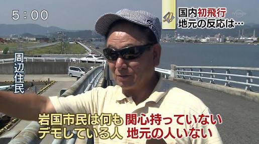 テレビでは報じられない沖縄!! 女性殺害事件を受け、炎天下の中、アメリカ人が路上で頭を下げていた