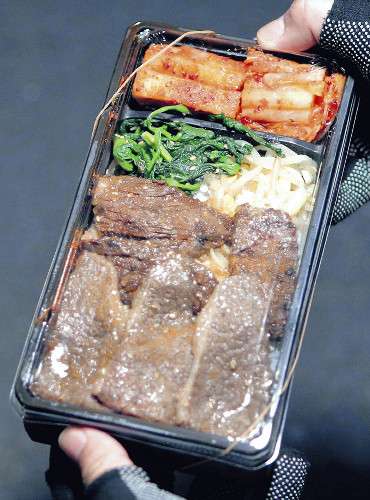 清原和博被告、張り込み報道陣に焼き肉弁当差し入れ