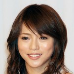 すっぴん隠して胸隠さず、妊婦・釈由美子の眉毛写真に子育て女子がビックリ – アサジョ