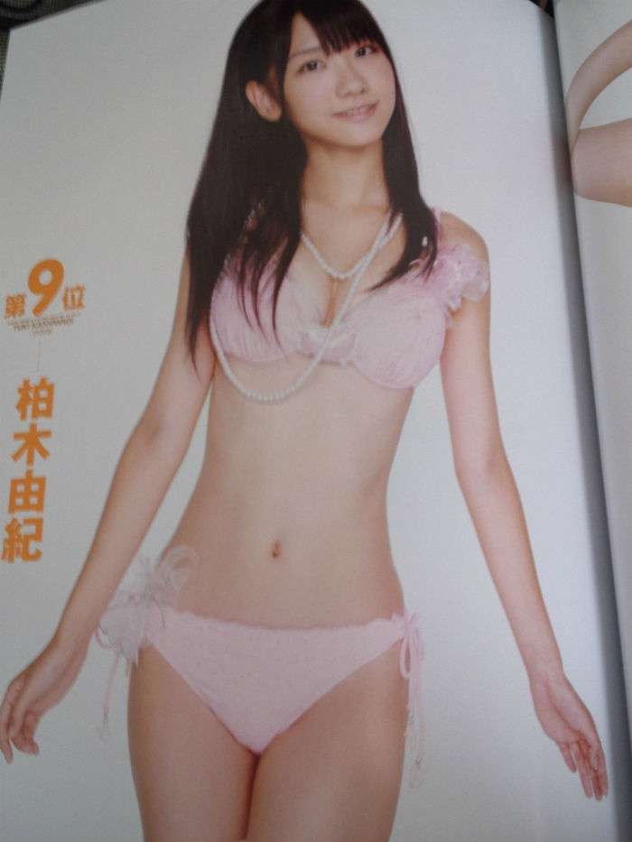 AKB48柏木由紀、胸の谷間がスゴすごるセクシービキニショットにファン大興奮！　「癒されます」