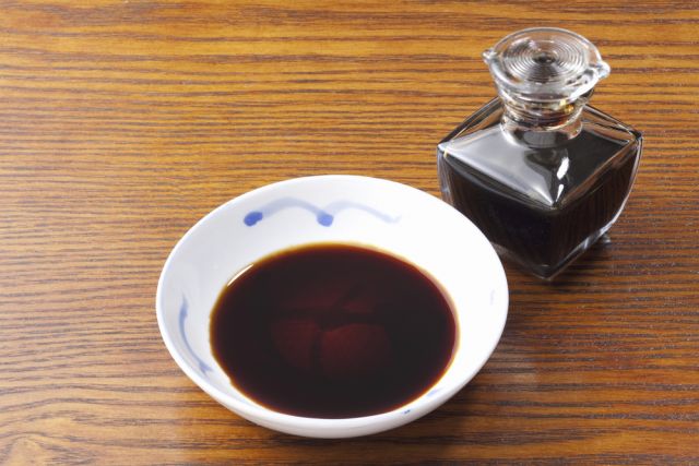 醤油を常温で保存してはならない！！『常温で保存する調味料』と『冷蔵庫に入れる調味料』まとめ - macaroni