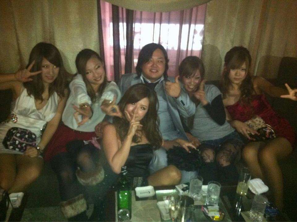 NON STYLE井上裕介、超絶モテ役にドヤ顔　メーガン・トレイナー新曲MVで流し目“NOダンス”