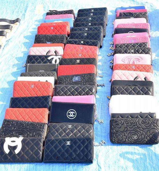 韓国籍の５９歳双子姉妹を逮捕　偽「ルイ・ヴィトン」を販売目的で所持　 - 産経WEST