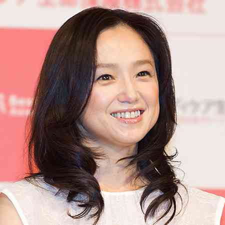 “奇跡の45歳”永作博美にCM共演の22歳・新木優子よりも「かわいい」の声
