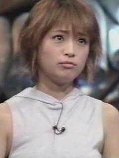 浜崎あゆみ、セクシーカウントダウン写真が話題。「色気ムンムン」「大人の女性」