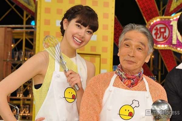 ローラが熊本避難所で炊き出し　志願しお忍び訪問