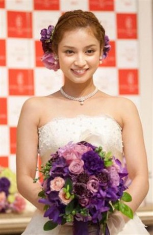 天然がわざとらしい芸能人といえば?