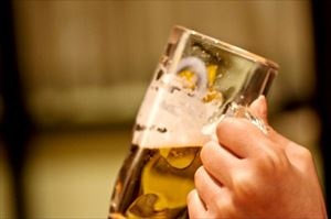 旦那や彼氏に『飲みに行くな！』と言ったことがある人ー！