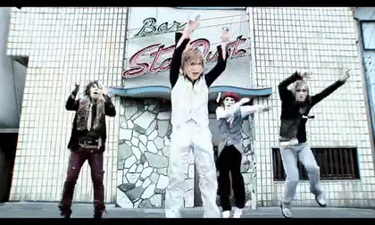 カラオケで盛り上がる曲は？