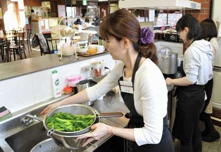 「家事手伝い」今は昔、女性ニートが深刻な問題に…。