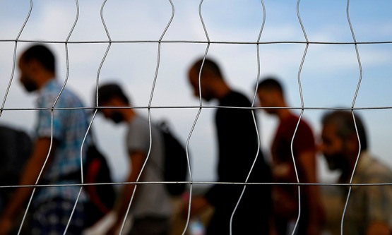 シリア難民、150人受け入れへ　日本政府、留学生で