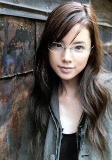 眼鏡姿の女性芸能人の画像