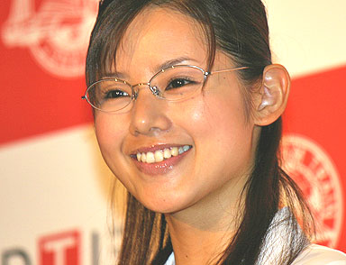 眼鏡姿の女性芸能人の画像
