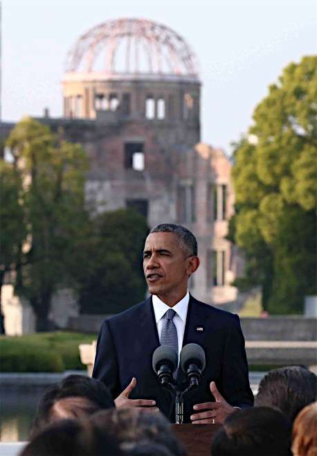 オバマ大統領 広島の平和公園で原爆慰霊碑に献花、核なき世界への決意を表明