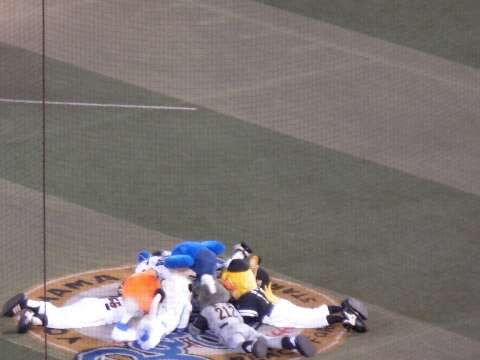 プロ野球マスコットキャラクター達のおもしろ画像