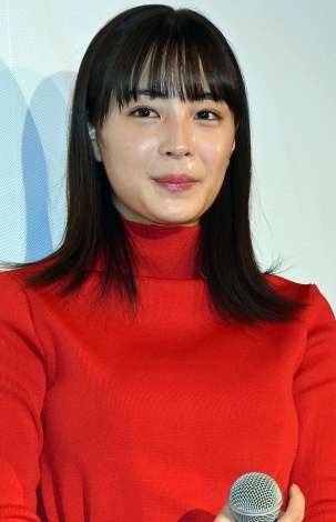 広瀬すず、映画イベントで再び号泣「涙腺が崩壊してます」