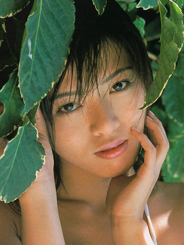 すっぴん隠して胸隠さず、妊婦・釈由美子の眉毛写真に子育て女子がビックリ