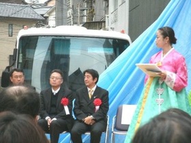安倍晋三が地元のリトル釜山フェスタで韓国料理を堪能 