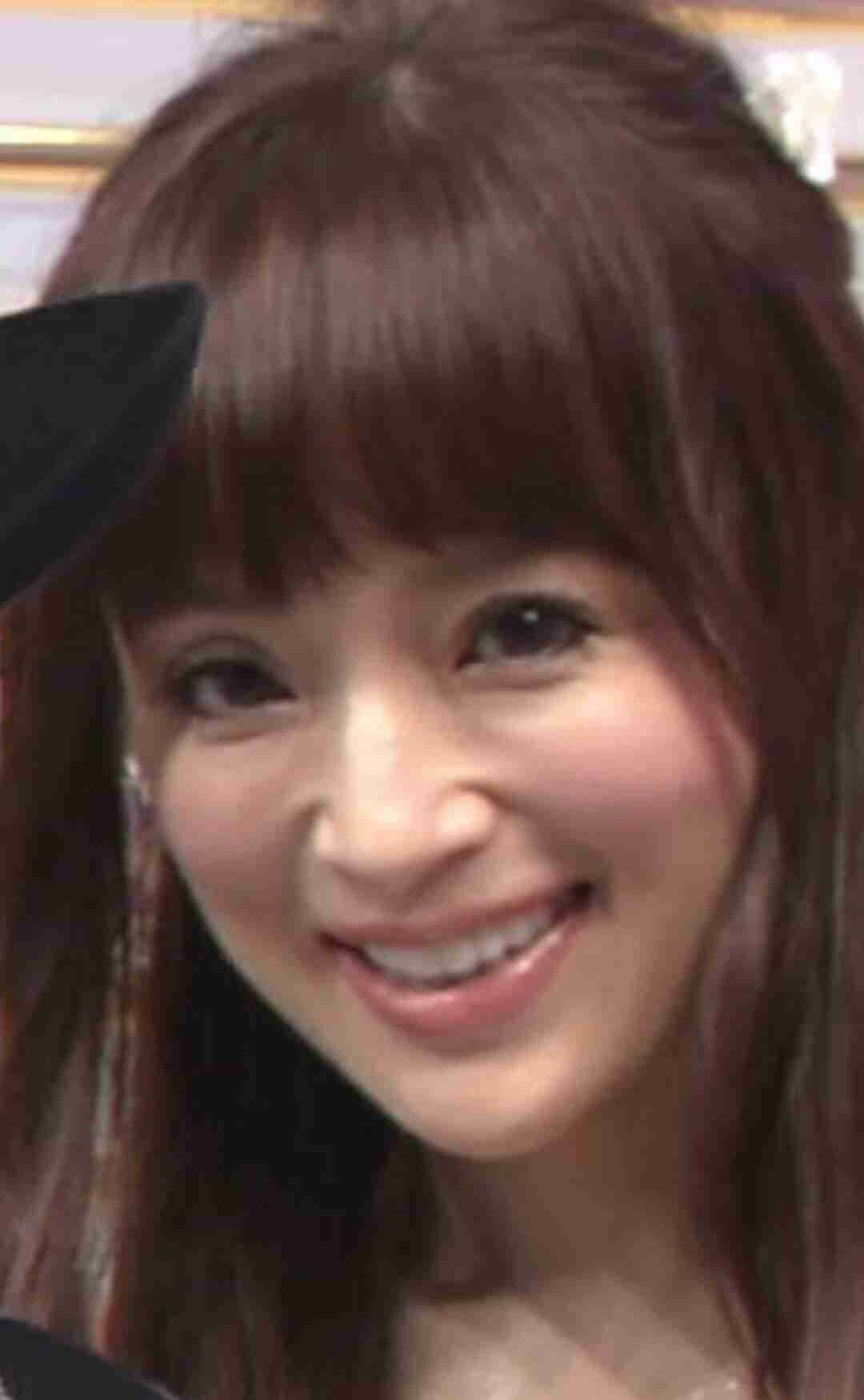 浜崎あゆみ、セクシーカウントダウン写真が話題。「色気ムンムン」「大人の女性」