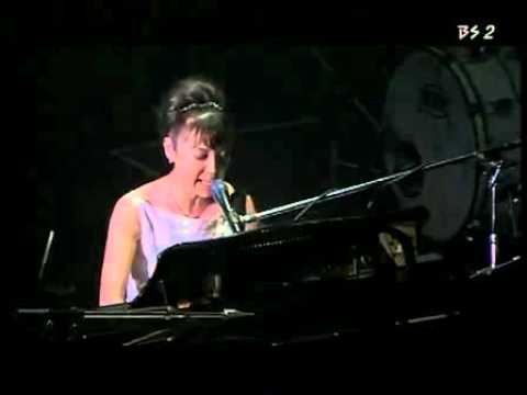 松任谷由実 (荒井 由実)  やさしさに包まれたなら 74 - YouTube