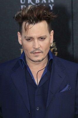 バイセクシュアルのアンバー・ハードを、元カレが擁護！ | ニュースウォーカー