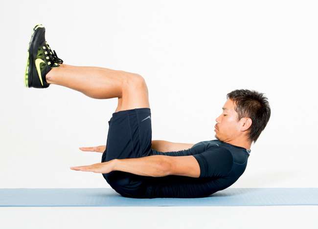 お腹を凹ませたい方必見！ 長友佑都が教える体幹トレーニングメニュー その１ | サッカーキング