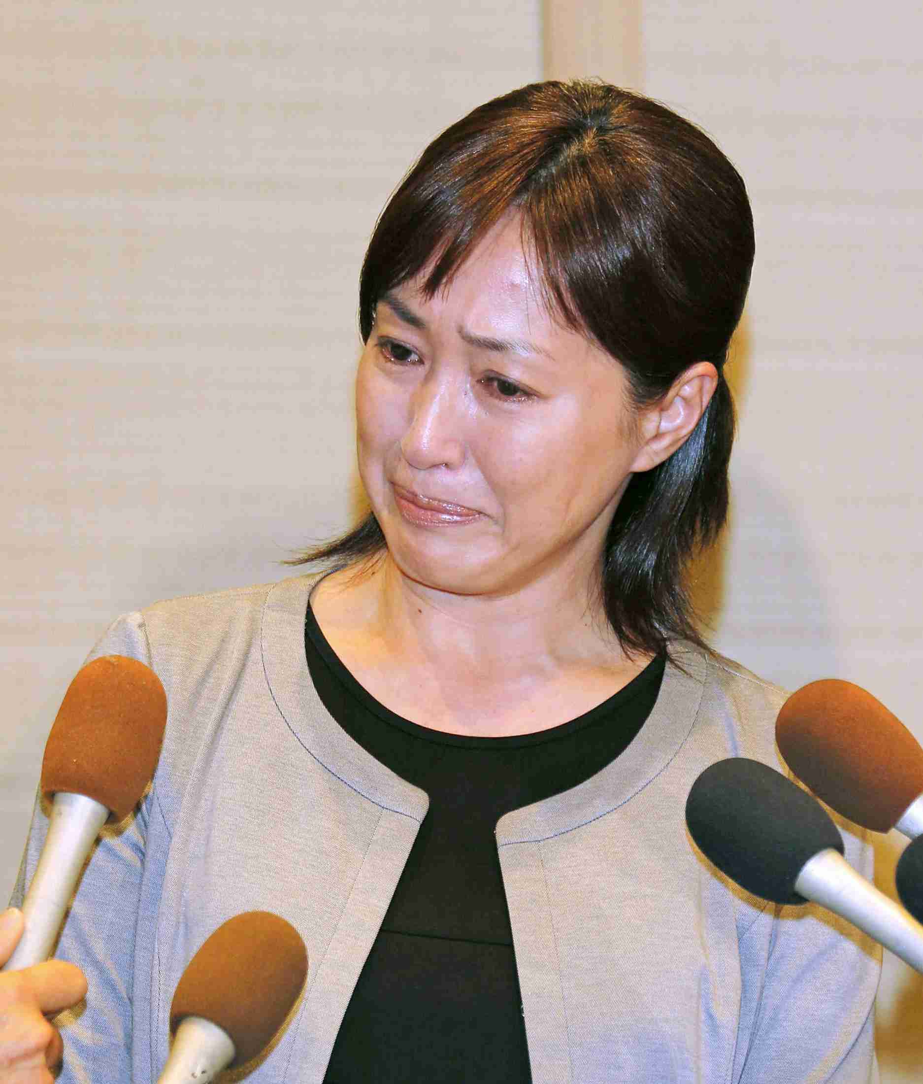 高島礼子が夫逮捕で謝罪会見　自身も事情聴取と報告 （デイリースポーツ） - Yahoo!ニュース