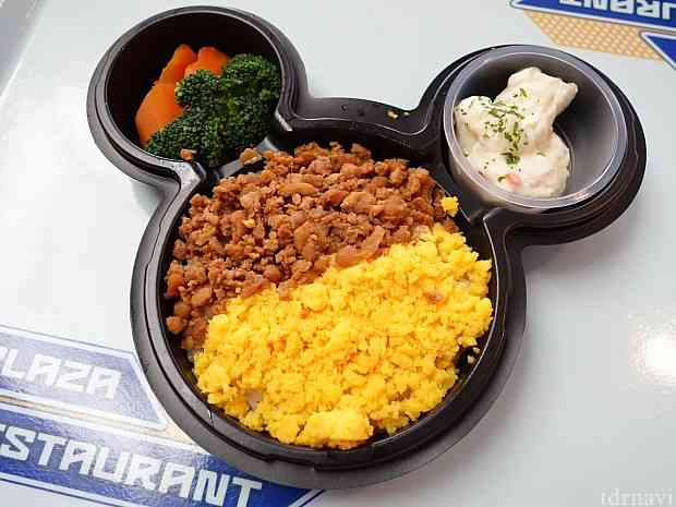 【上海ディズニー】 家族そろって列に割り込み、ニセ入場券、乱雑で適当なランチ…試験営業ではトラブル続き　開園まで１週間