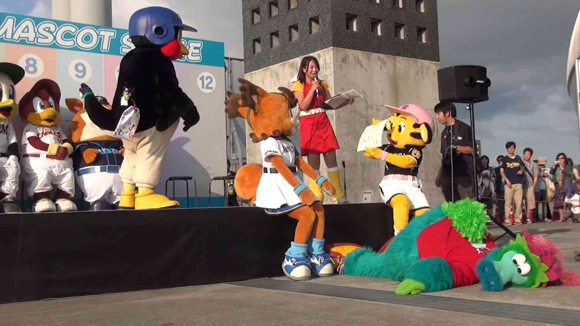 【オールスター2013札幌】セパ対抗マスコットステージイベント - YouTube
