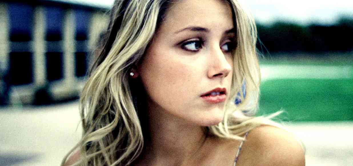 ジョニー・デップの妻が8年前に女性写真家と「同性婚」していた！