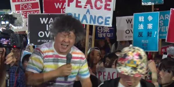 NEWS・加藤シゲアキが「SEALDs」へ「賛同」表明、アイドルの「政治的発言」にファンの反応は...
