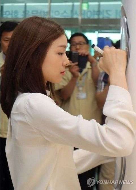 横顔が綺麗な芸能人の画像を貼るトピ