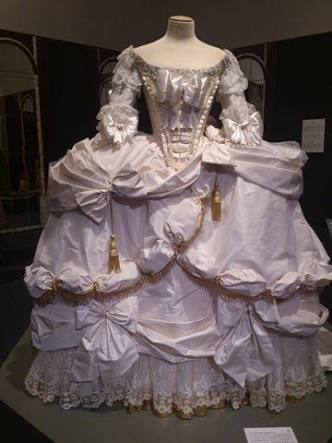 宅配便を受け取るときの服装