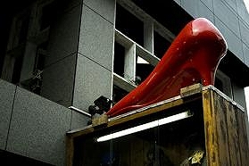 「満員電車はハイヒール禁止にして」 千原ジュニア「踏まれ骨折」でネット沸騰 - ライブドアニュース