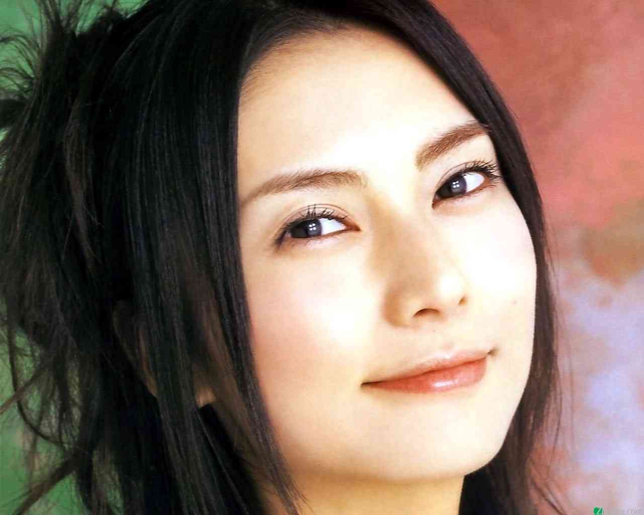 おでこを出している芸能人の画像を貼るトピ