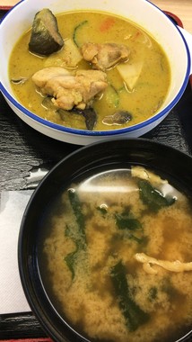 グリーンカレーに「味噌汁」はありなのか　松屋のサービスで賛否